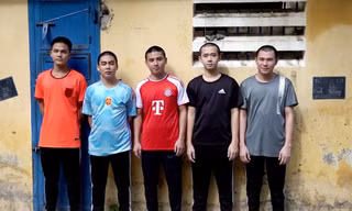 Mang hung khí xông vào đám cưới, chém 4 người trọng thương