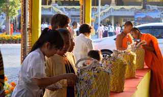 Lễ hội đặt đá thiêng tại chùa cổ của đồng bào Khmer Trà Vinh