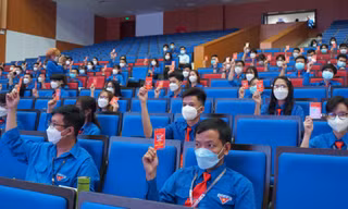 Đại biểu biểu quyết