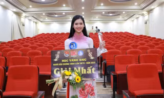 Nữ sinh 10x Kiên Giang là Á khôi, đoạt quán quân Mic Vàng, ấp ủ ước mơ làm MC