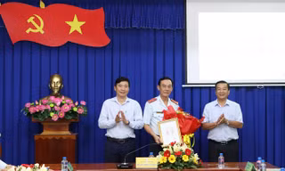 Đồng Tháp công bố quyết định về công tác cán bộ