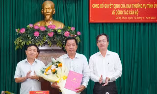 Đồng Tháp công bố quyết định về công tác cán bộ