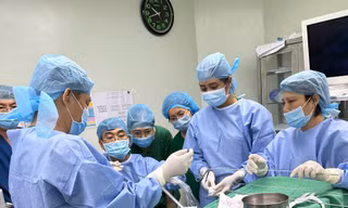 Cứu cụ ông hóc xương gà nguy kịch