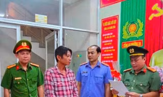 Bắt đối tượng xuyên tạc, chống phá Đảng và Nhà nước
