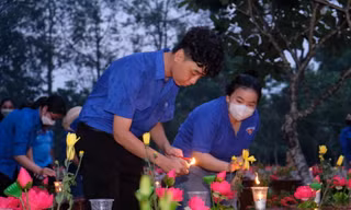 Tuổi trẻ Cần Thơ, Bến Tre thắp nến tri ân liệt sĩ