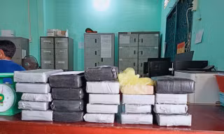 Bến Tre, Tiền Giang phát hiện trên 100 gói nghi ma túy trôi trên biển