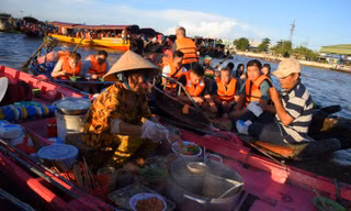Độc đáo món ‘bún lắc’ tại chợ nổi Cái Răng 