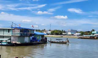 Vụ khách du lịch rơi xuống sông: Tổng kiểm tra bè, sà lan ở chợ nổi Cái Răng