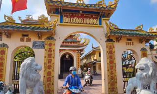 Chuyện ông bà chủ chợ được lập đền thờ 