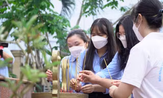 Thắp hương tưởng nhớ Châu Văn Liêm