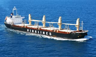 Vinalines tham gia vận tải than từ Australia về Việt Nam