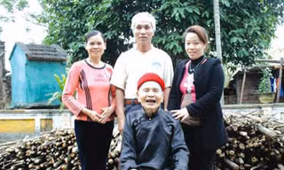 Hà Nội: Cụ ông 90 tuổi mọc lại cả hàm răng