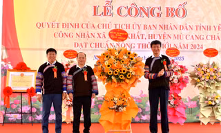 Huyện nghèo của Yên Bái có xã đạt nông thôn mới đầu tiên, tỉnh 'thưởng' 1 tỷ đồng