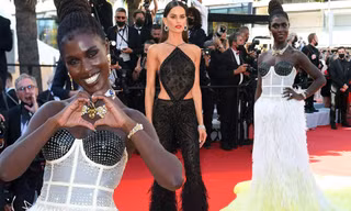 Thảm đỏ Cannes ngày 3: ‘Thiên thần’ Brazil mặc yếm xuyên thấu, còn ‘quên’ nội y