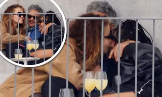 Sốc khi Rita Ora cùng bạn trai và một phụ nữ ôm hôn, thay phiên 'khóa môi'