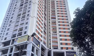 Cận Tết, cư dân Samsora Premier căng băng rôn tố bị 'đuổi' khỏi nhà 