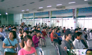 Mua vé tàu Tết: Nghẽn mạng, hàng nghìn người ...trắng tay