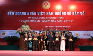 Doanh nhân nhận Kỷ niệm chương của chương trình