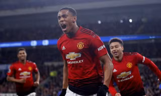 ‘Xé lưới’ Fulham, Martial vượt qua thành tích của Ronaldo