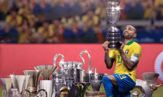 Vô địch Copa America, hậu vệ Brazil đếm mỏi tay danh hiệu