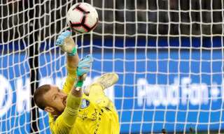 Muhammad Haseeb cản phá xuất sắc 2 cú đá phạt của các cầu thủ Perth Glory.
