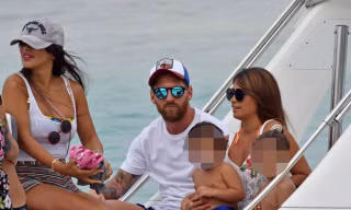 Sau World Cup, Messi và các ngôi sao kéo nhau đi nghỉ hè