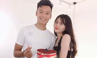 ‘Say nắng’ trước cô bạn gái của trung vệ Nguyễn Thành Chung