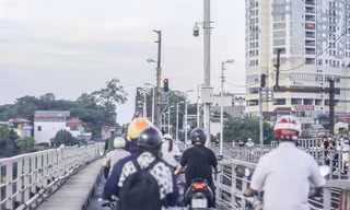 Cận cảnh 'mắt thần' phạt nguội trên cầu trăm tuổi Long Biên