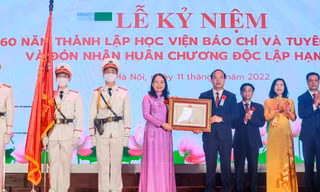 Học viện Báo chí và Tuyên truyền đón nhận Huân chương Độc lập hạng Ba