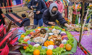 Độc đáo mâm cơm tất niên 'hương rừng sắc núi'