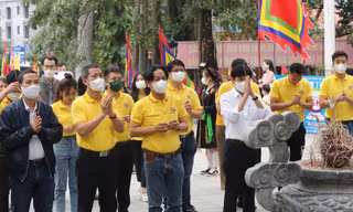 Gương mặt trẻ Việt Nam tiêu biểu 2021 về dâng hương Quốc mẫu Tây Thiên