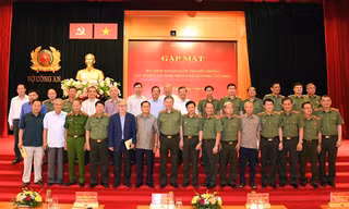 Gặp mặt kỷ niệm 76 năm Ngày truyền thống lực lượng An ninh nhân dân