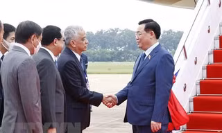 Chủ tịch Quốc hội thăm chính thức nước Cộng hòa Dân chủ Nhân dân Lào