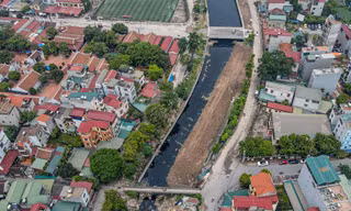 Hà Nội cứ mưa là ngập, dự án thoát nước nghìn tỷ vẫn ngổn ngang