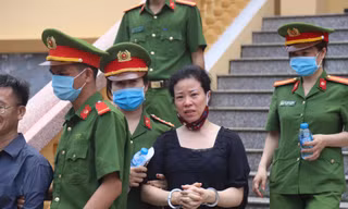 Bị cáo Diệp Thị Hồng Liên bị xác định có vai trò chính trong việc nâng điểm môn Ngữ Văn.