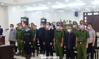Các bị cáo tại tòa.