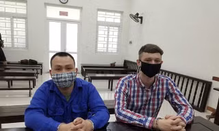 Các bị cáo tại tòa án Hà Nội.