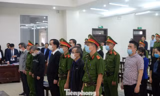 Các bị cáo tại tòa.
