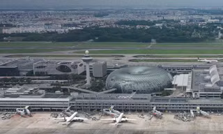 Hành khách dọa làm rơi máy bay sắp cất cánh từ Singapore đi Úc