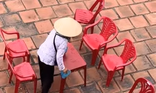 Xôn xao clip người bán nước mía gom nước thừa khách trước bán cho khách sau