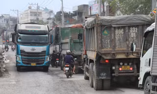 Đường BOT nối Đồng Nai với Bình Dương chi chít ổ gà, ổ voi