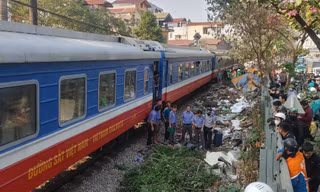 Va chạm với tàu hỏa ở Hà Nội, người điều khiển xe máy tử vong