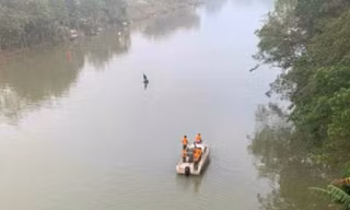 Hai nữ sinh lớp 8 nhảy cầu, tử vong
