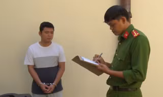 Nguyễn Thanh Vĩ tại cơ quan công an