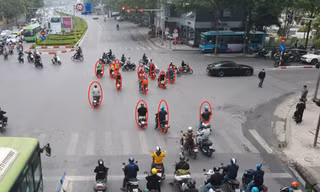 Ngao ngán với trăm kiểu vượt đèn đỏ tại Hà Nội