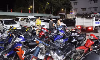 Hàng trăm xe máy vi phạm bị tạm giữ tại Công an TP Biên Hòa rạng sáng 8/12. Ảnh: Hoàng Trường.
