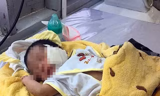 Hiện đứa bé đang được chăm sóc tại Bệnh viện La Gi