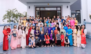 Cụ bà 114 tuổi ở Hà Nội có hơn 100 con cháu, khi sum họp nhà đông như trẩy hội