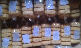Bánh trung thu giá rẻ được quảng cáo là đặc sản núi rừng Tây Bắc, giá 4000- 5000 đồng/chiếc