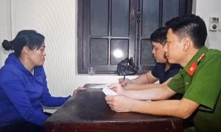 Đối tượng Lê Thị Loan tại cơ quan Công an. Ảnh: Công an Hà Nam